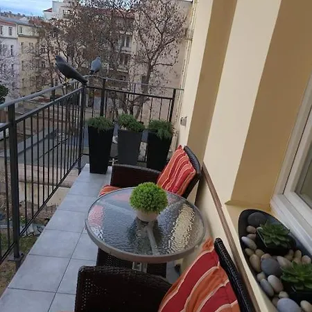 Appartement Cozy In 2 Praag
